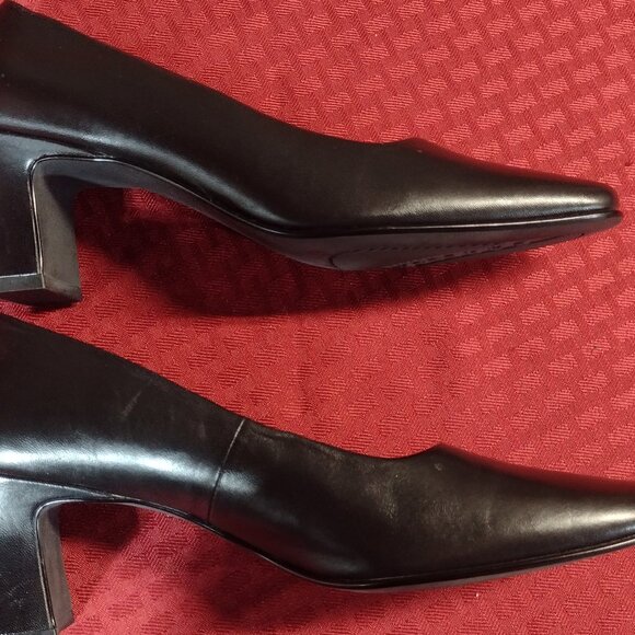Women’s Caressa 2.5 inch Black Pumps – Size 7N - Picture 5 of 11